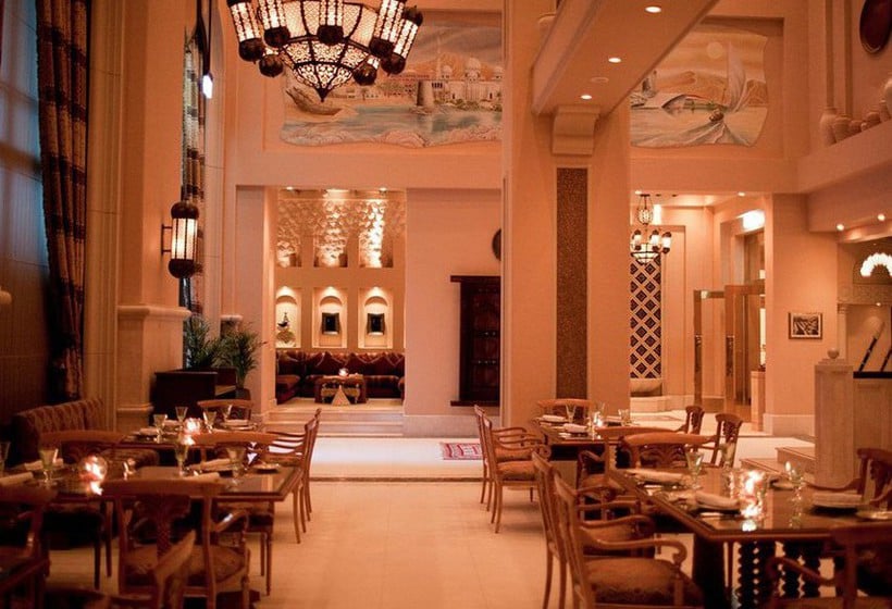 Así es el hotel Emirates Palace de Abu Dhabi
