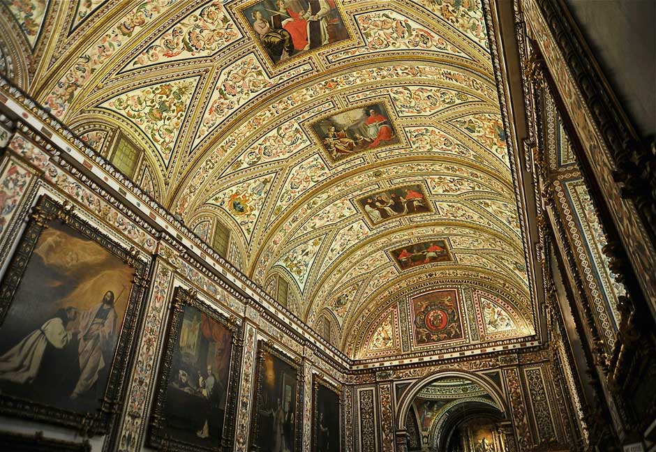 Deleitarse con las pinturas de Zurbarán en el monasterio de Guadalupe