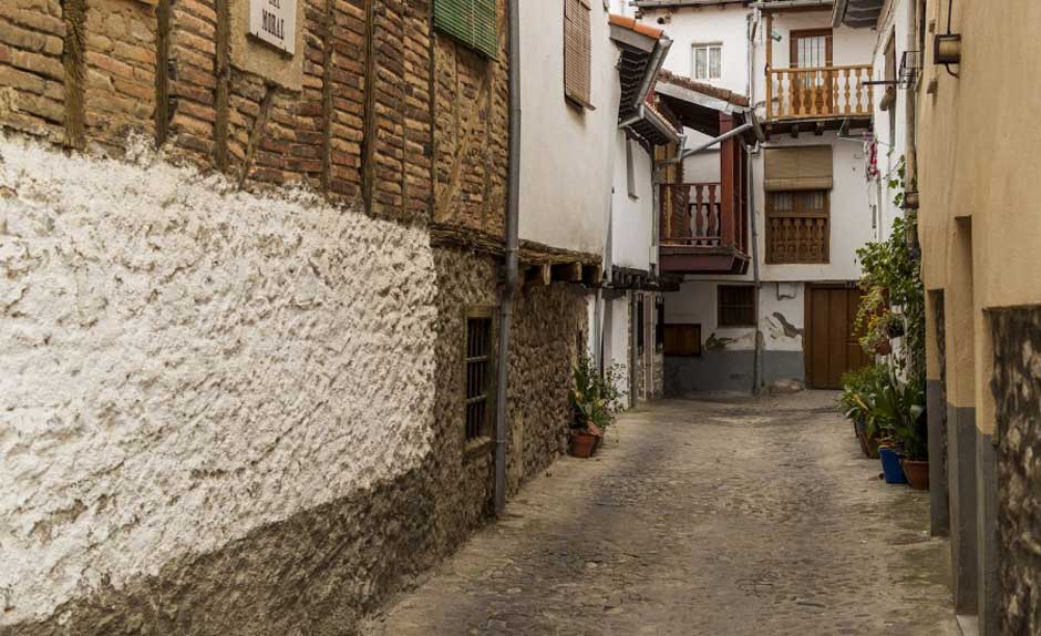 Perderse por las sinuosas calles de la judería de Hervás