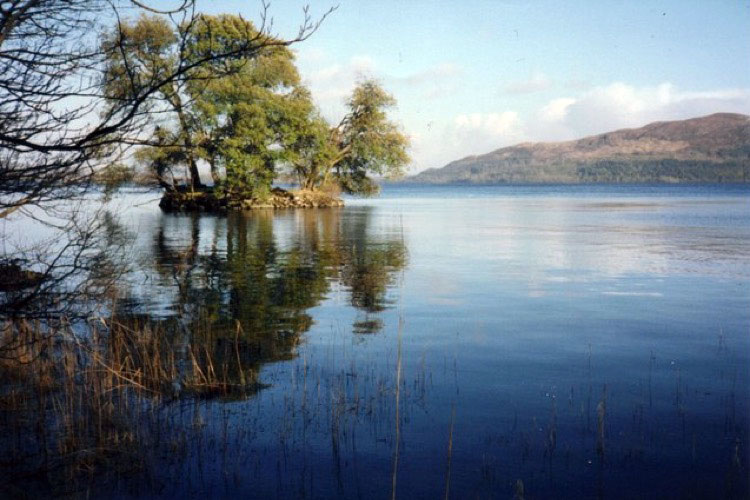 Green Island en el lago Gill, con el monte Kilkenny de fondo. Foto Geograph.org