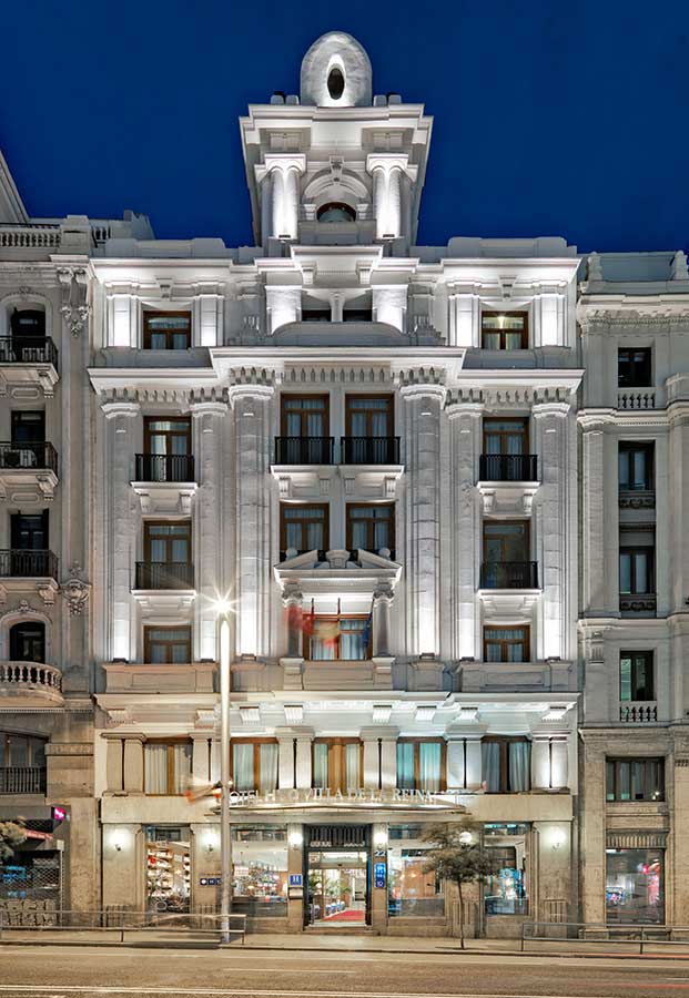 Fachada exterior del hotel H10 Villa de la Reina de Madrid