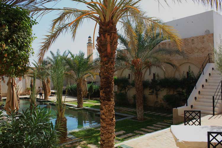 La mezquita de Sidi Abib Lakhadar vista desde Dar Tozeur. © Tu Gran Viaje. Las medinas de Túnez en Tu gran viaje