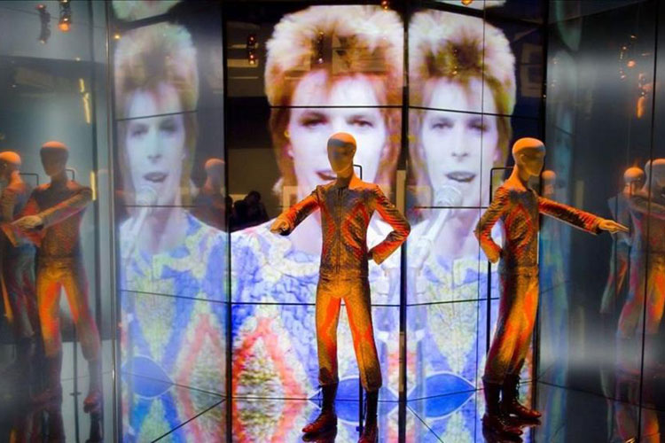 Exposicion David Bowie is Barcelona. Tu Gran Viaje