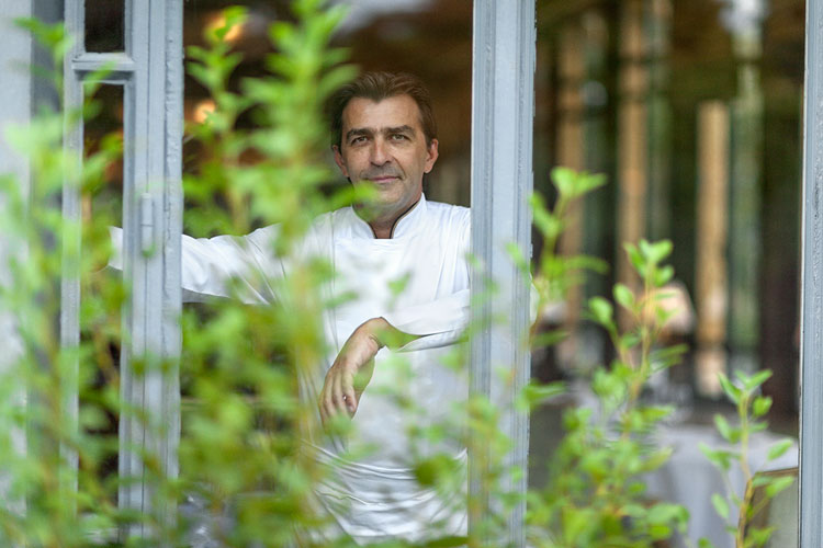 Yannick Alléno, chef del 1947. Guía Michelin Francia 2017 en Tu Gran Viaje