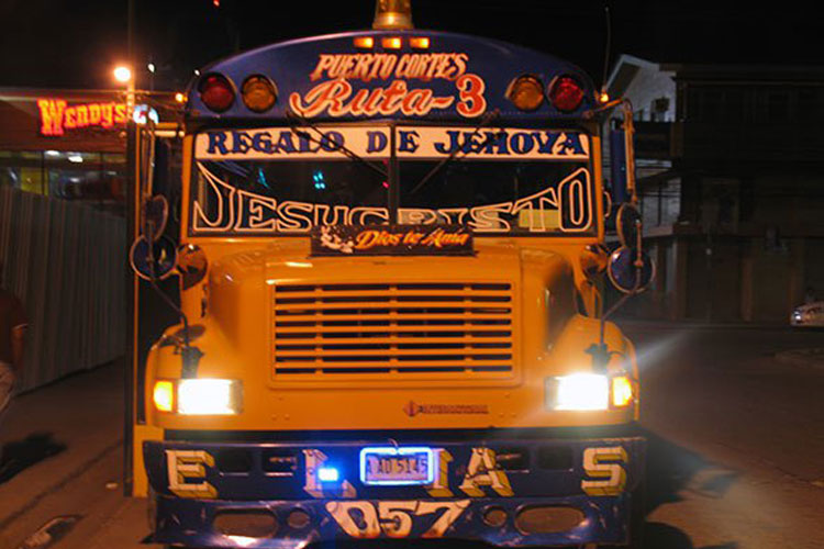 Autobús en Puerto Cortés, Honduras. © Jesús Gª Marín | Autobuses en América. El blog de los Xperts de Tu Gran Viaje