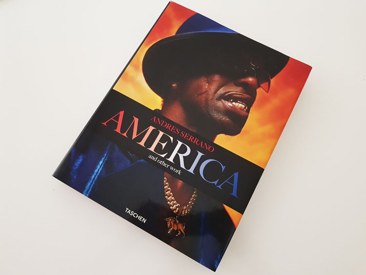 America and other work by Andres Serrano edited by Taschen | Tu Gran Viaje revista de viajes y turismo