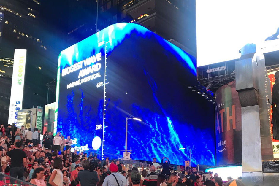 La ola de Nazaré “inunda” Times Square | Tu Gran Viaje