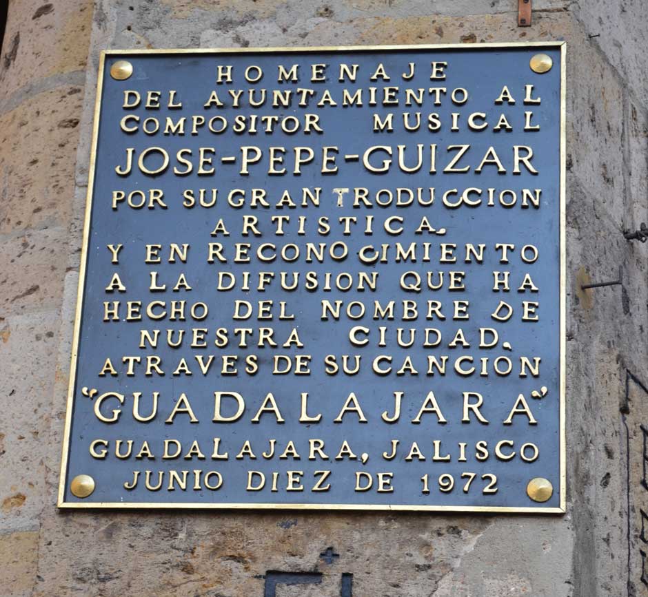 Placa dedicada a Pepe Guízar en la plaza de los Mariachis de Guadalajara. Foto © Cristina Bauzá de Mirabó