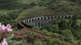 Estas cinco rutas en tren por Europa cruzan parajes de cuento que han inspirado grandes obras literarias y cinematográficas. ¿Nos acompañas?