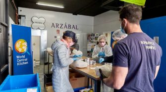 World Central Kitchen, la ONG del chef José Andrés, arranca en España la iniciativa #ChefsForSpain, para hacer llegar comida a sectores más desprotegidos en la crisis del coronavirus | Tu Gran Viaje