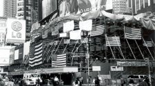 Times Square, Nueva York, 12 de septiembre de 2001. Foto © Clemente Corona