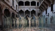 “Non Plus Ultra”, la primera exposición de Gonzalo Borondo que se exhibe en España, se podrá visitar hasta el 31 de octubre en el patio del Palacio de la Salina de Salamanca. Agenda Viajera Tu Gran Viaje