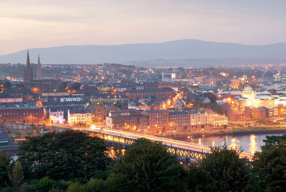 Increíbles eventos y festivales, rutas inexploradas, cultura, y un montón de aniversarios y celebraciones te esperan en 2022 en Tu Gran Viaje a Irlanda. Las 10 mejores razones para Viajar a Irlanda en 2022