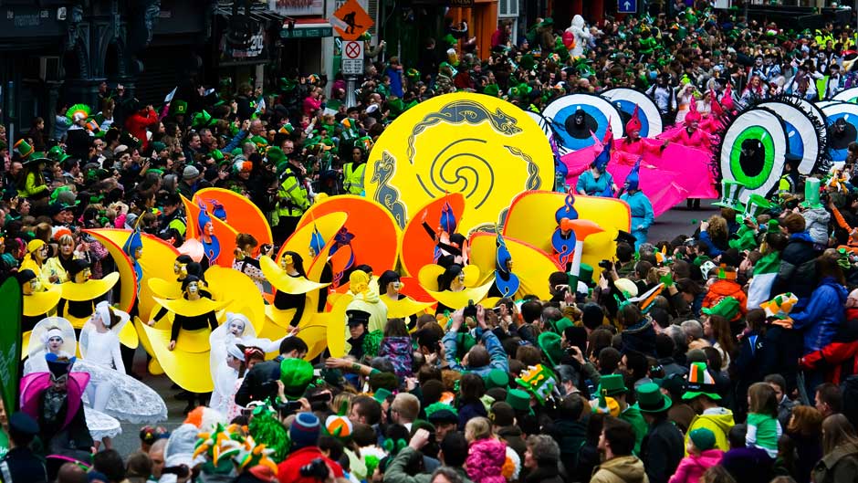 De Dublín a Belfast y de Cork a Waterford con desfiles, conciertos y mucha, mucha diversión. Así celebra la Isla Esmeralda el Festival de San Patricio 2022 | Turismo de Irlanda | Tu Gran Viaje