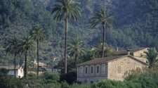 Entre la sierra de Tramontana y el mar Mediterráneo te espera Sóller, uno de los pueblos más bonitos de Mallorca: no te lo pierdas en Tu Gran Viaje a Mallorca