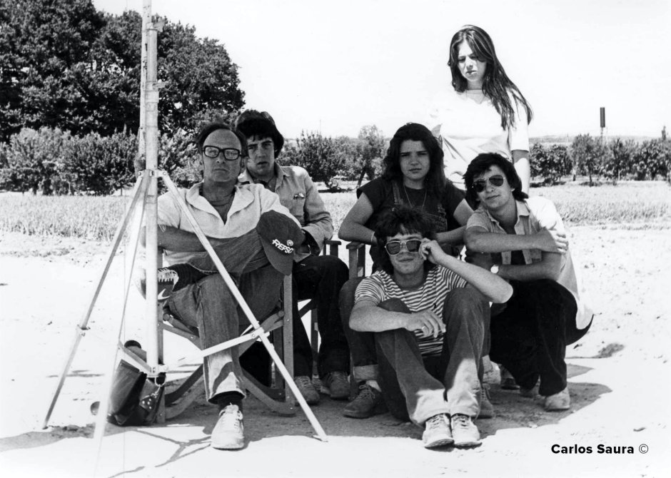 Carlos Saura y el reparto de Deprisa deprisa (1981) - © Carlos Saura 