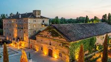 Travelzoo nos propone un plan de escapada gastro ideal en la Hacienda Zorita Wine Hotel & Spa 5*, el primer wine-hotel de España.