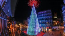 Las luces de Vigo iluminan la Navidad de la ciudad gallega, un destino de escapada ideal para compartir en familia.